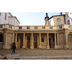 Cour Saint Henri