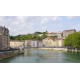 Les touristes et moi même aimons rester un instant à admirer la Saône et la colline.