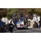 Un camion Berliet transportant les danseurs place Bellecour en 2023