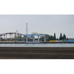 Le port Herriot vu depuis Oullins en juin 2013
