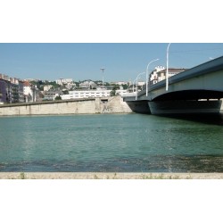 Les berges du Rhône du pont Gallieni au viaduc SNCF