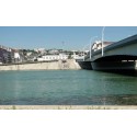 Les berges du Rhône du pont Gallieni au viaduc SNCF