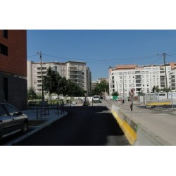 Le prolongement de la rue le long du parc de la Buire